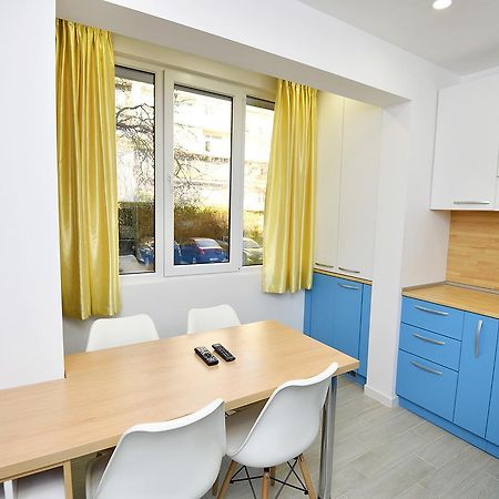 Chaika Apartment Warna Exterior foto