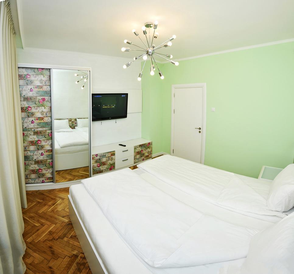 Chaika Apartment Warna Exterior foto