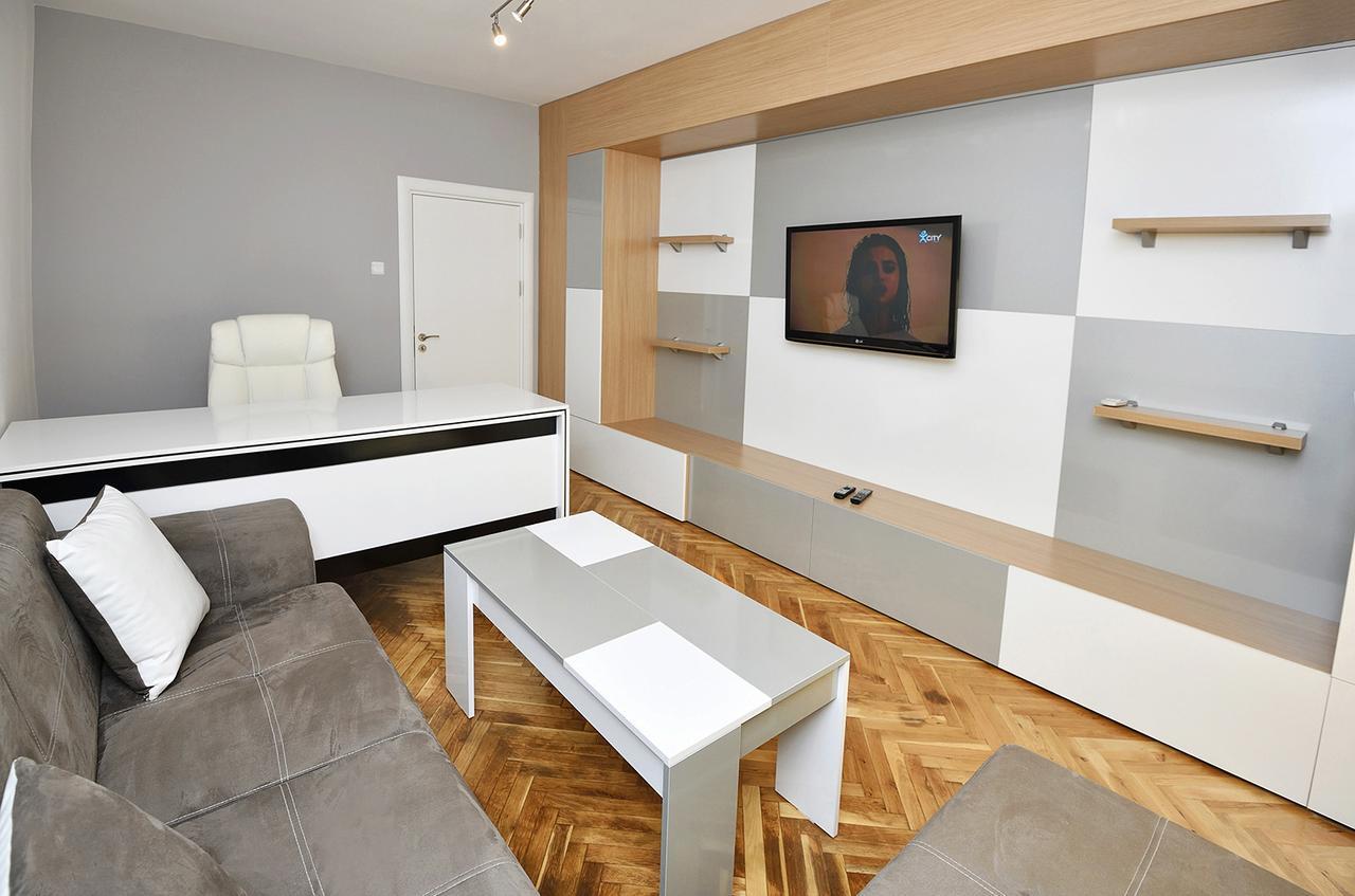 Chaika Apartment Warna Exterior foto