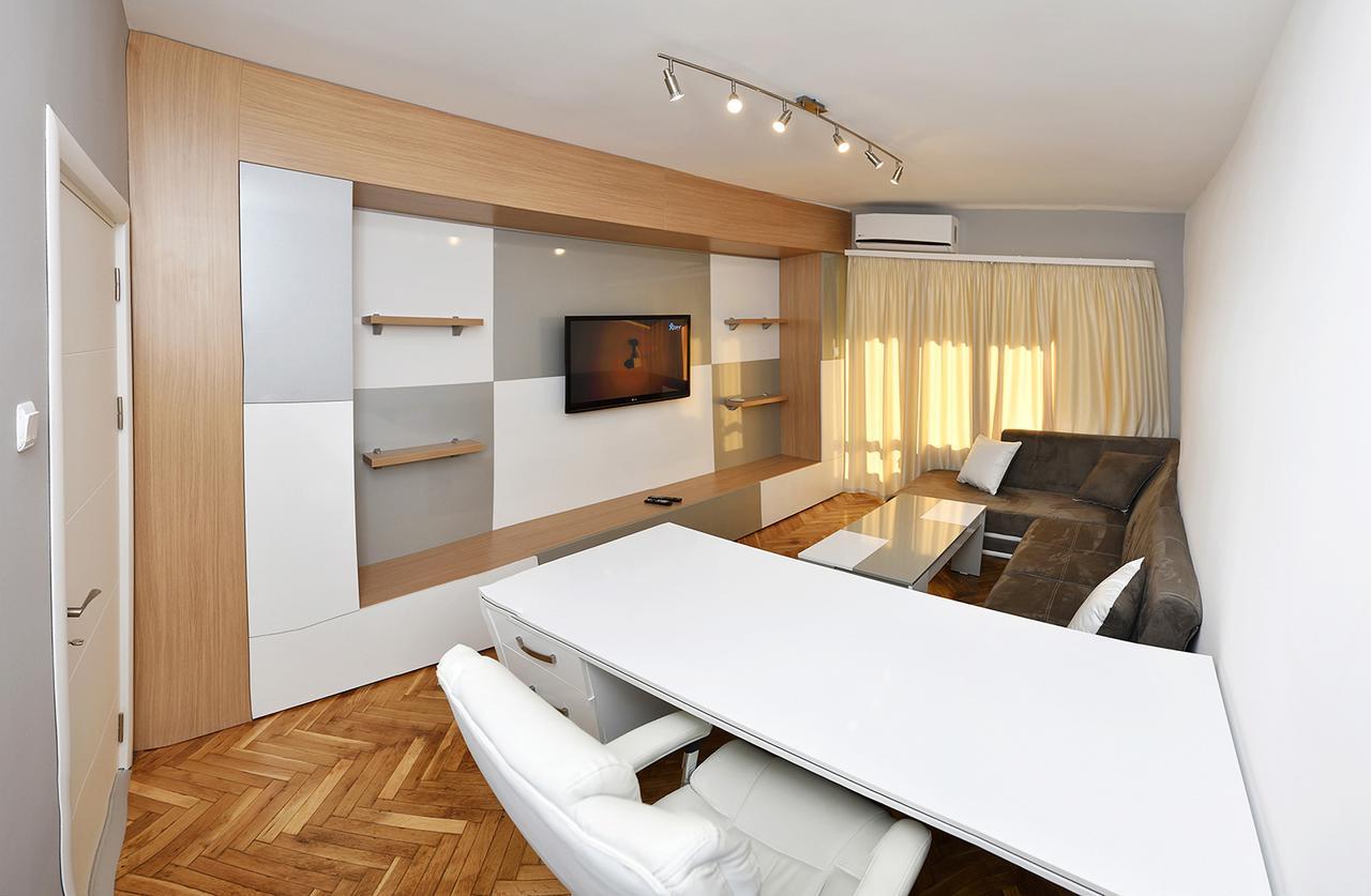 Chaika Apartment Warna Exterior foto